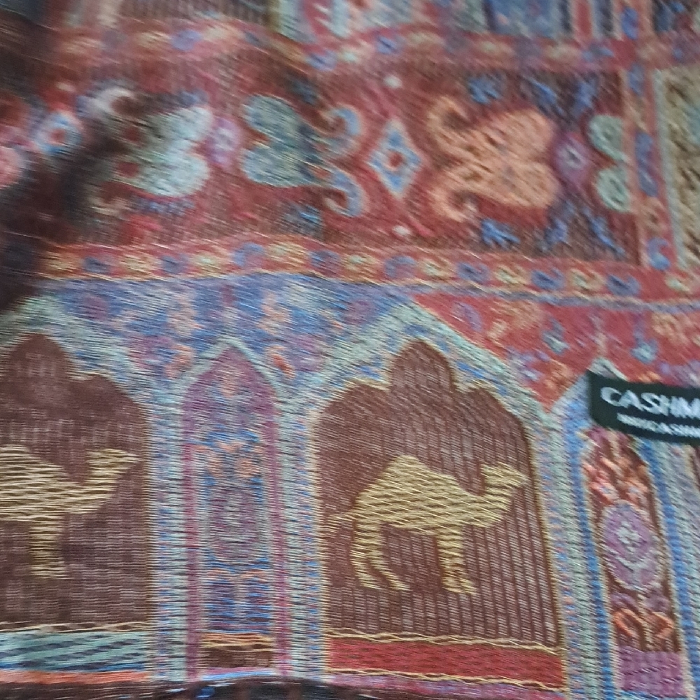 Elegant Paisley Cashmere Scarf - Multicolor. Camels And Tassles - Picture 3 of 5